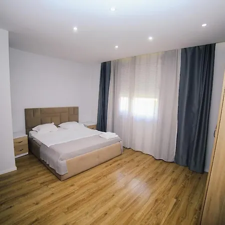 Luxury Center 2 * Tirana